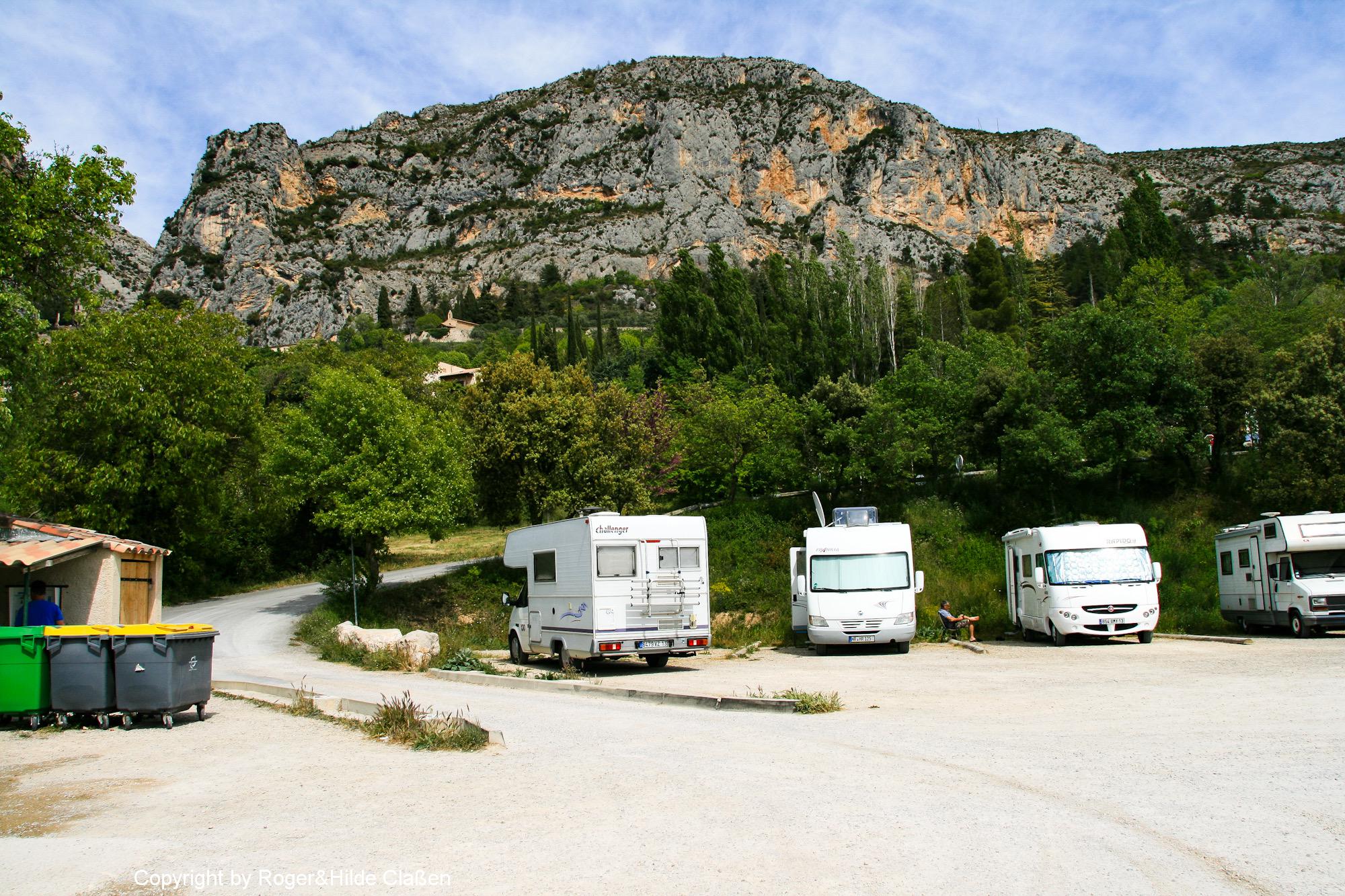 Moustiers-Sainte-Marie. 16 Wohnmobilstellplatz- Area camping car Moustiers Sainte Marie