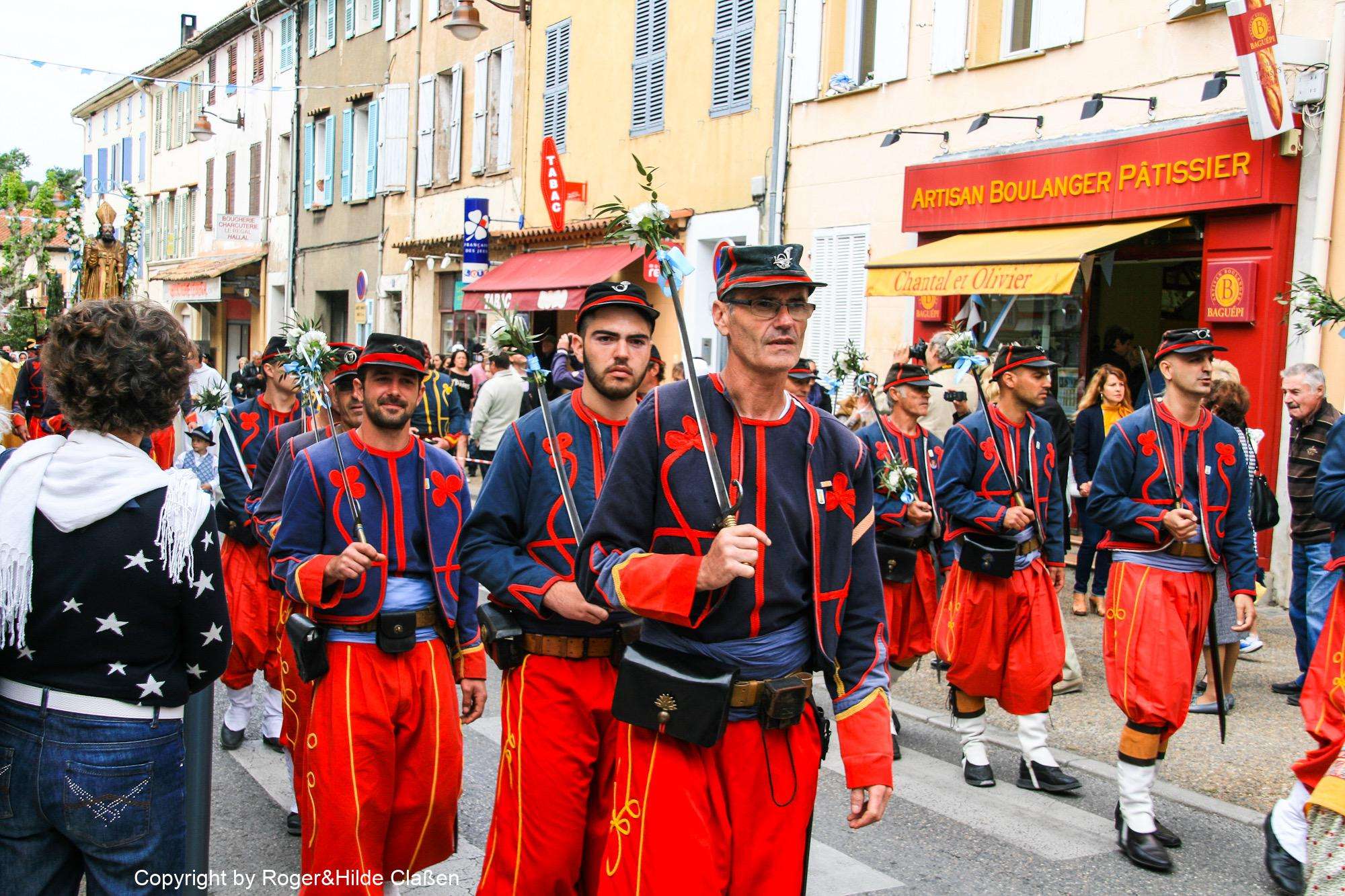 Grimaud, Saint-Tropez - Provence-Alpes-Côte d’Azur 25 Gogolin- Das Fest zu Ehren des Schutzheiligen