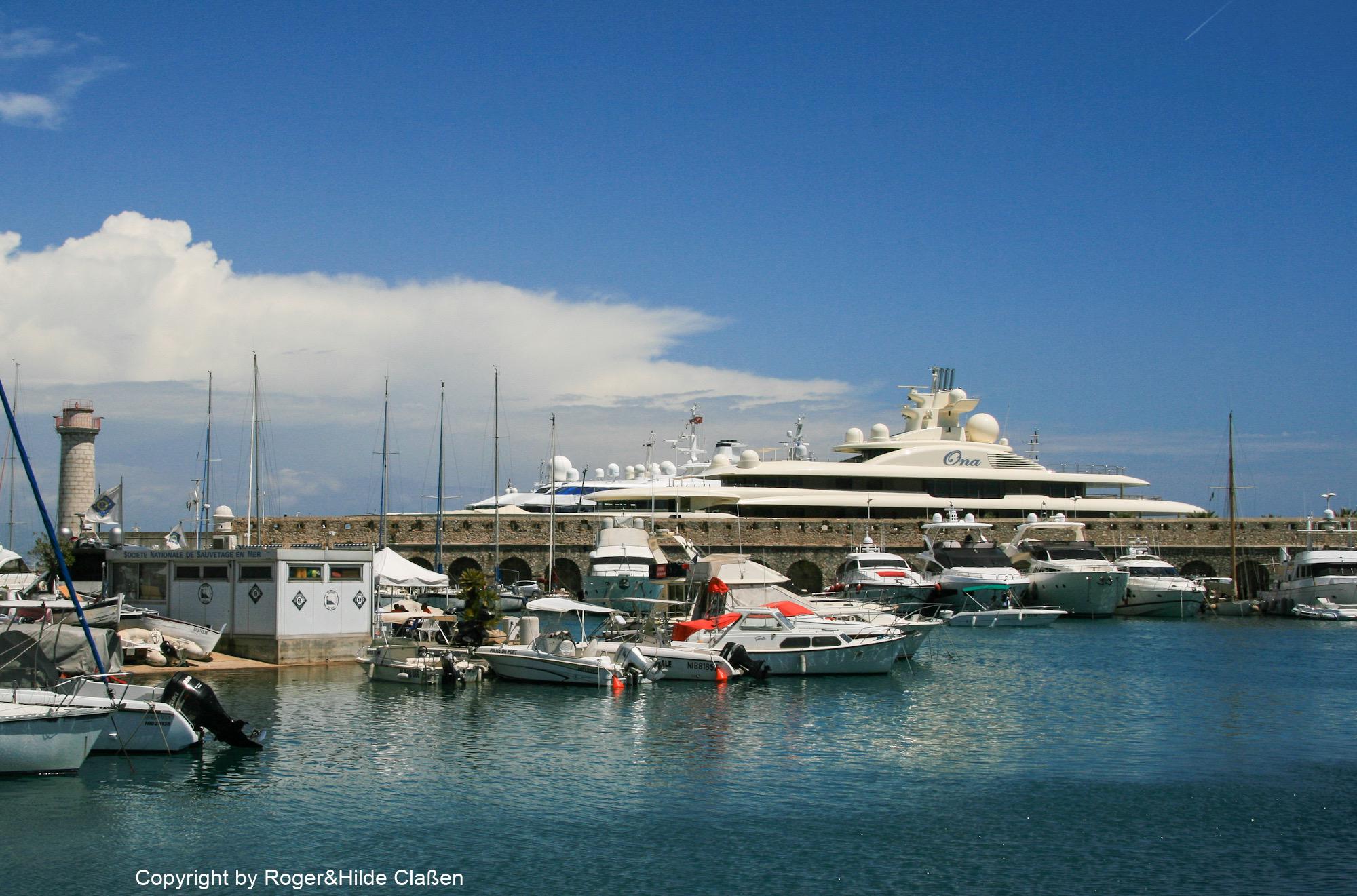 Der Yachthafen von Antibes