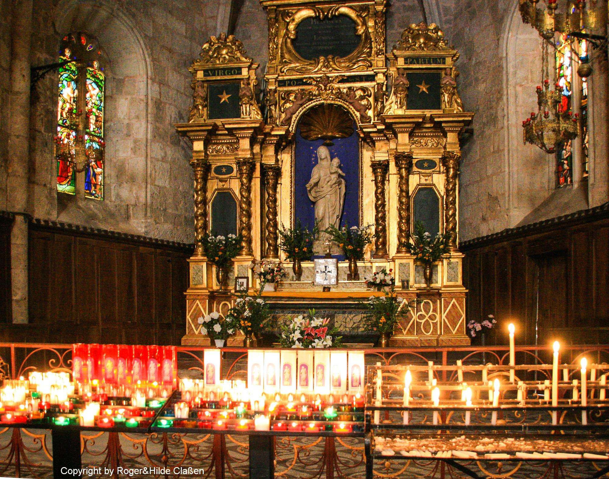 Moustiers-Sainte-Marie. 24 Altar in der Kapelle Notre Dame de Beauvoir