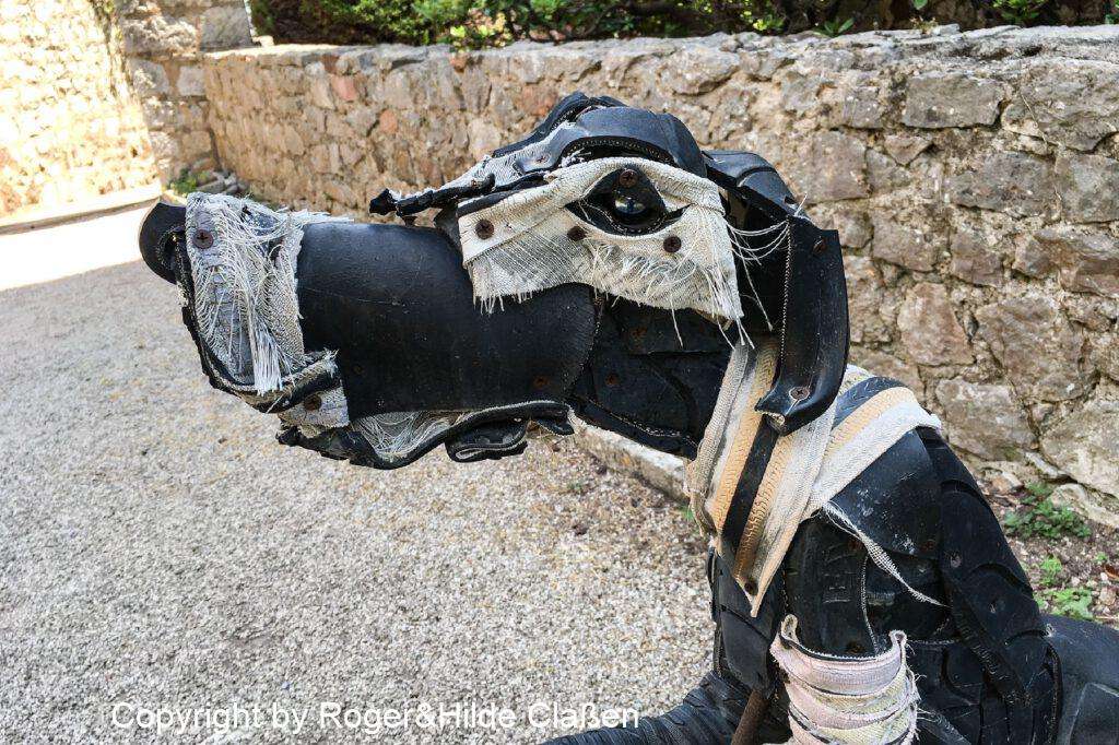 Schloß La-Napoule. Mandelieu-la-Napoule 23 Skulptur Hund- Serge Van de Put