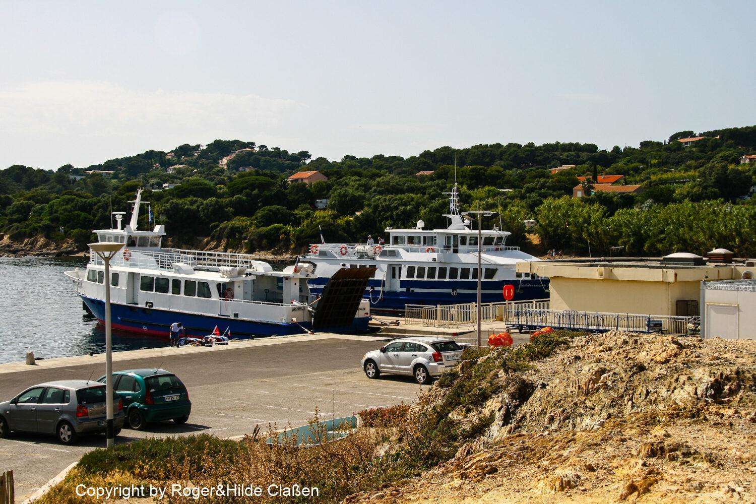 Aix-en-Provence und Hyeres 22 Anleger im Haffen von La Tour Fondue für die Fähre zu der Insel Porquerolles.