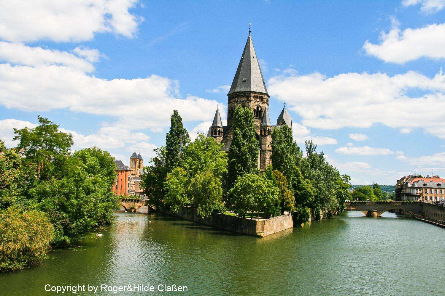 Von Trier über Metz nach Dijon 15 Temple Neuf in Metz. Evangelische Kirche auf der Insel Île du Petit-Saulcy (kleine Weideninsel) in der Mosel.
