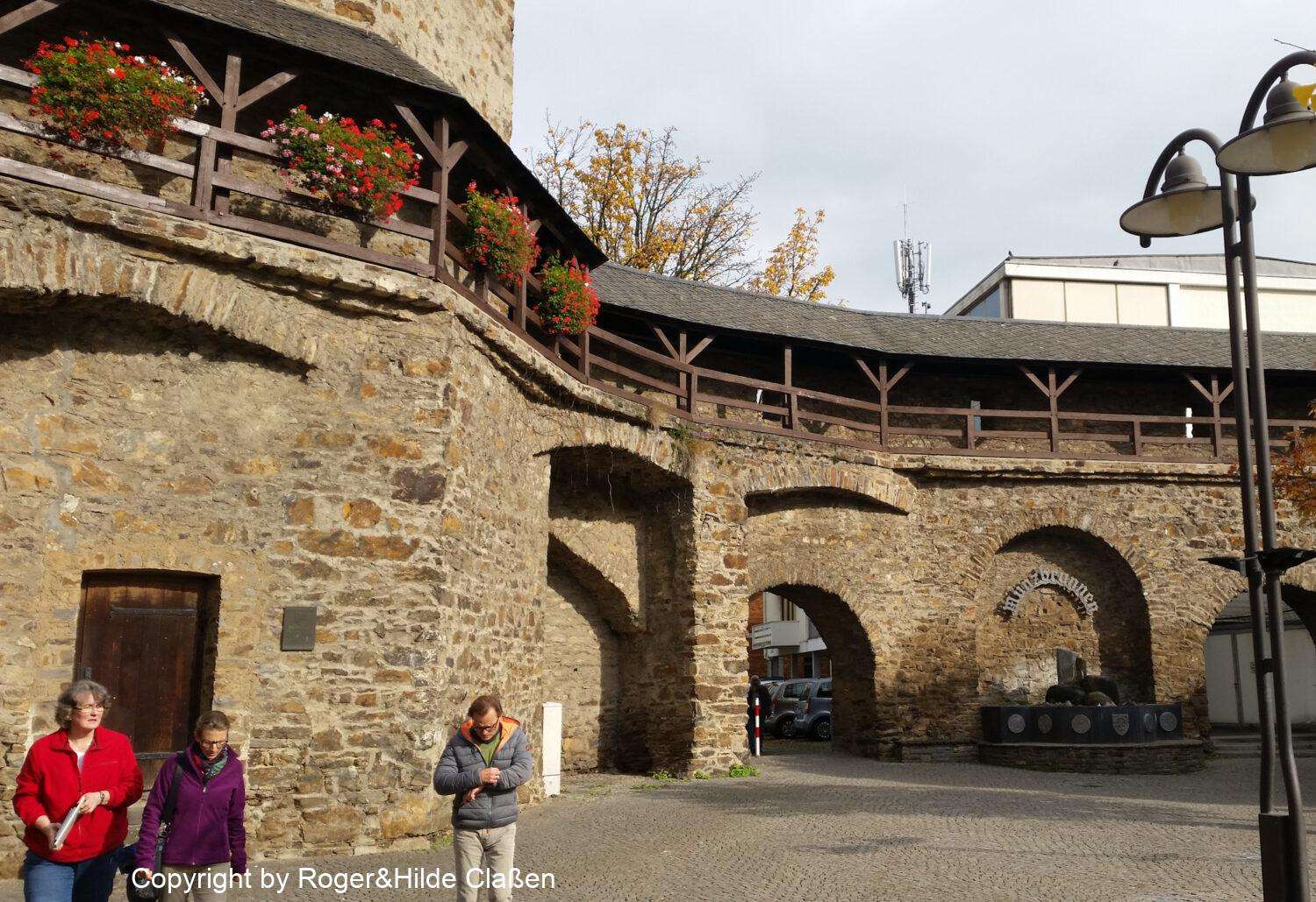 Westkapelle und Lahnstein. 19 Die Stadtmauer von Lahnstein