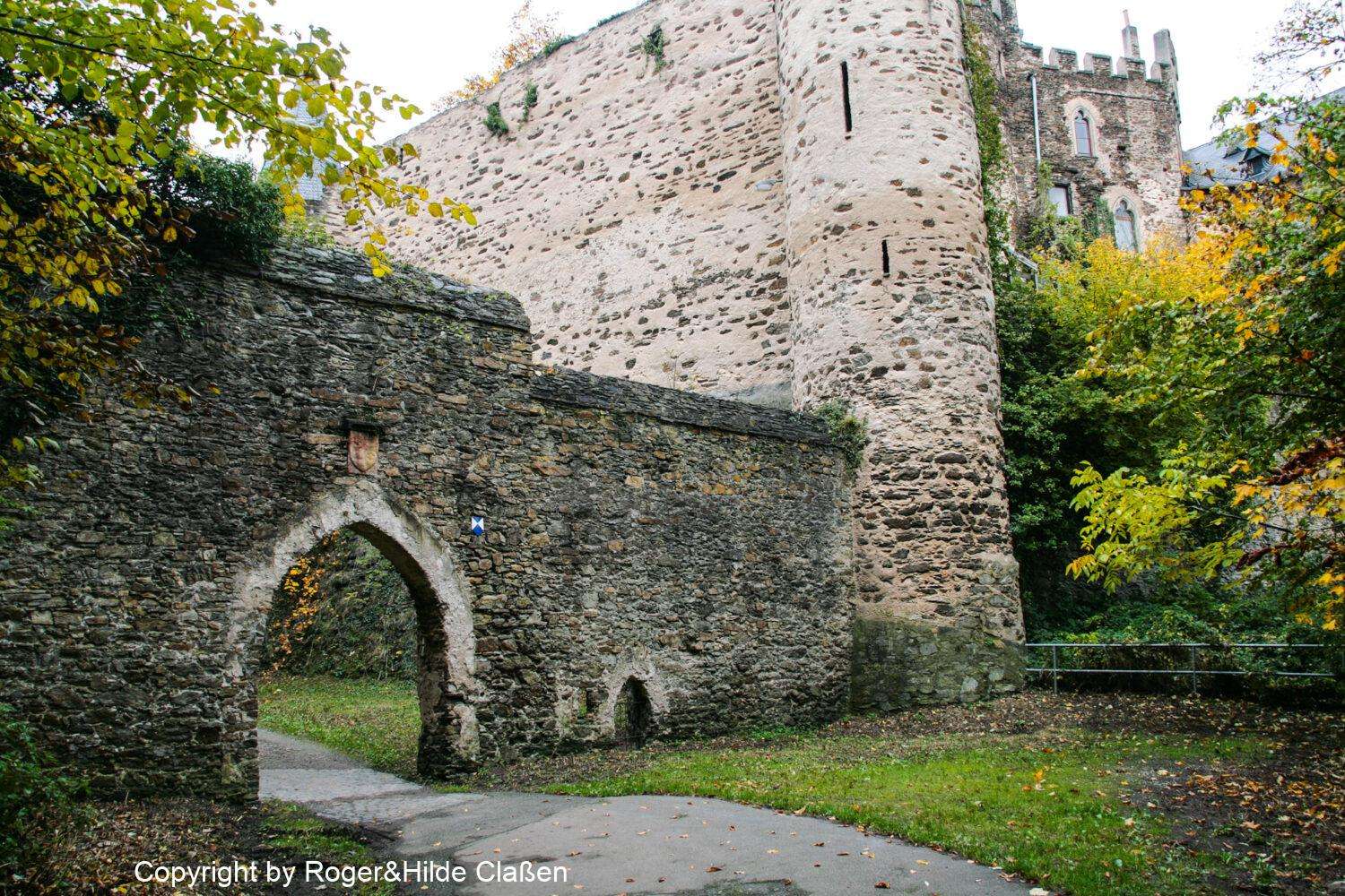 Westkapelle und Lahnstein. 34 Burg Lahneck. Das Tor zum Park