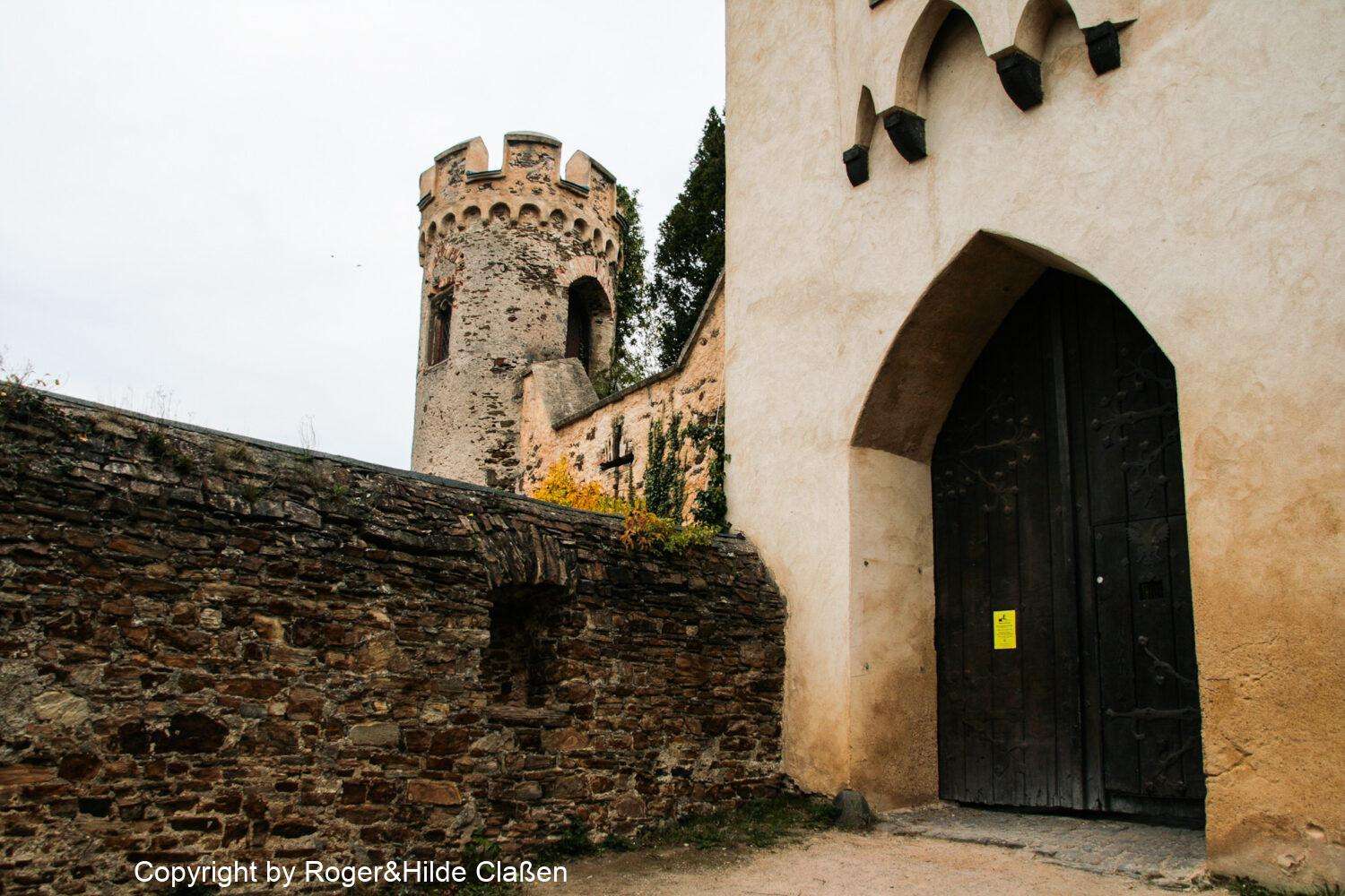 Westkapelle und Lahnstein. 32 Die Burg Lahneck in Lahnstein. Die Pforte