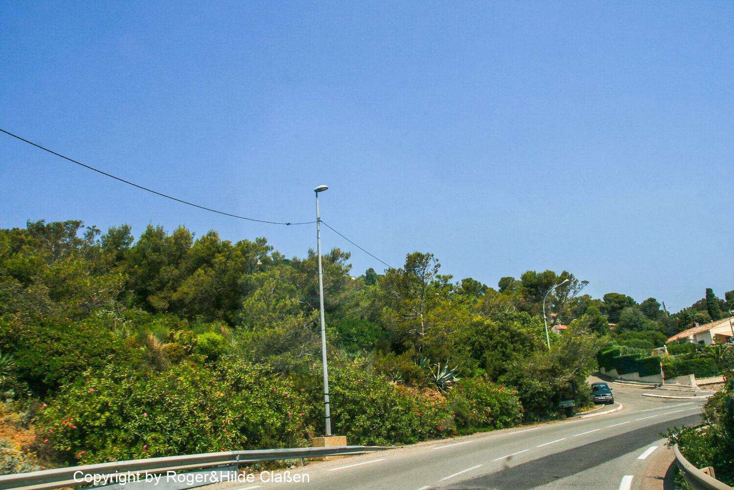 Saint-Tropez, Cannes und Genua 3 Richtung Saint-Tropez. Unterwegs auf endlosen Landstraßen entlang der Cote d‘ Azur.