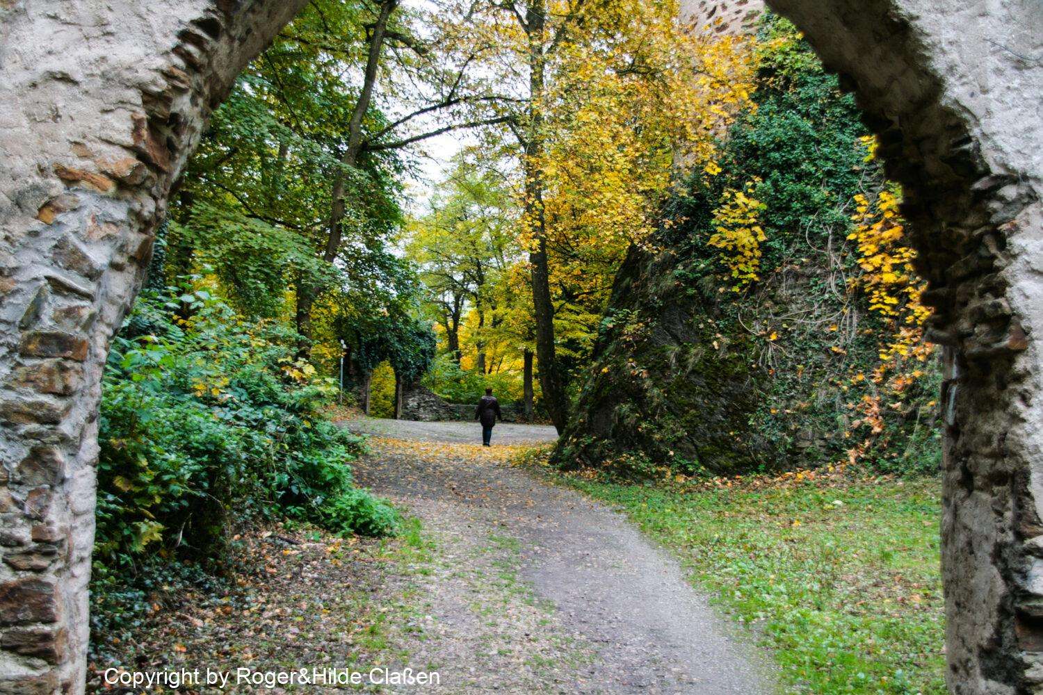 Westkapelle und Lahnstein. 35 Die Burg Lahneck. Der Park