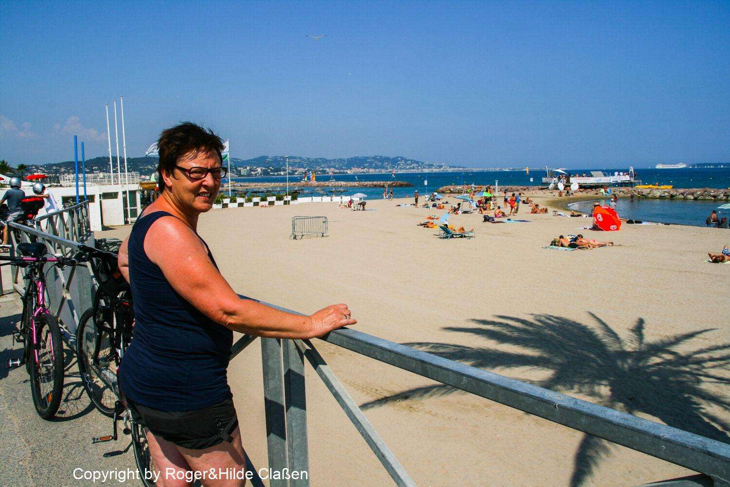 Hilde am Strand von Mandelieu-la-Napoule in der Nähe von Cannes