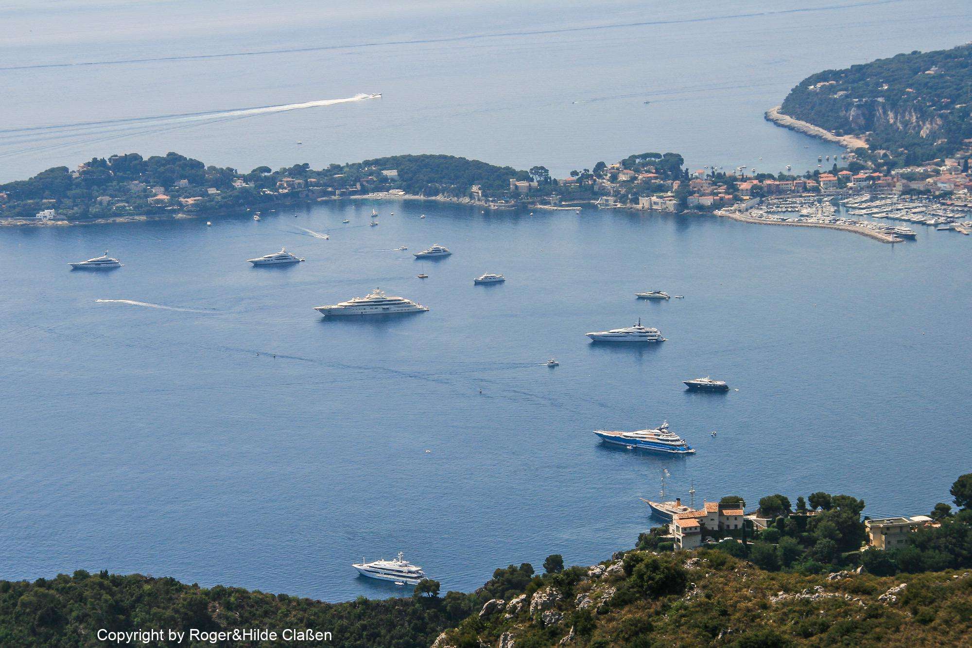Yachten ankern vor Monaco