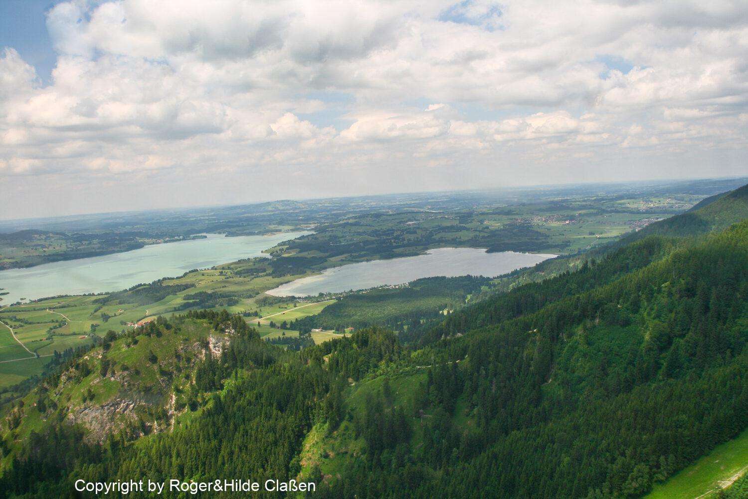 Der größere See ist Forggensee und der kleinere See ist der Bannwaldsee