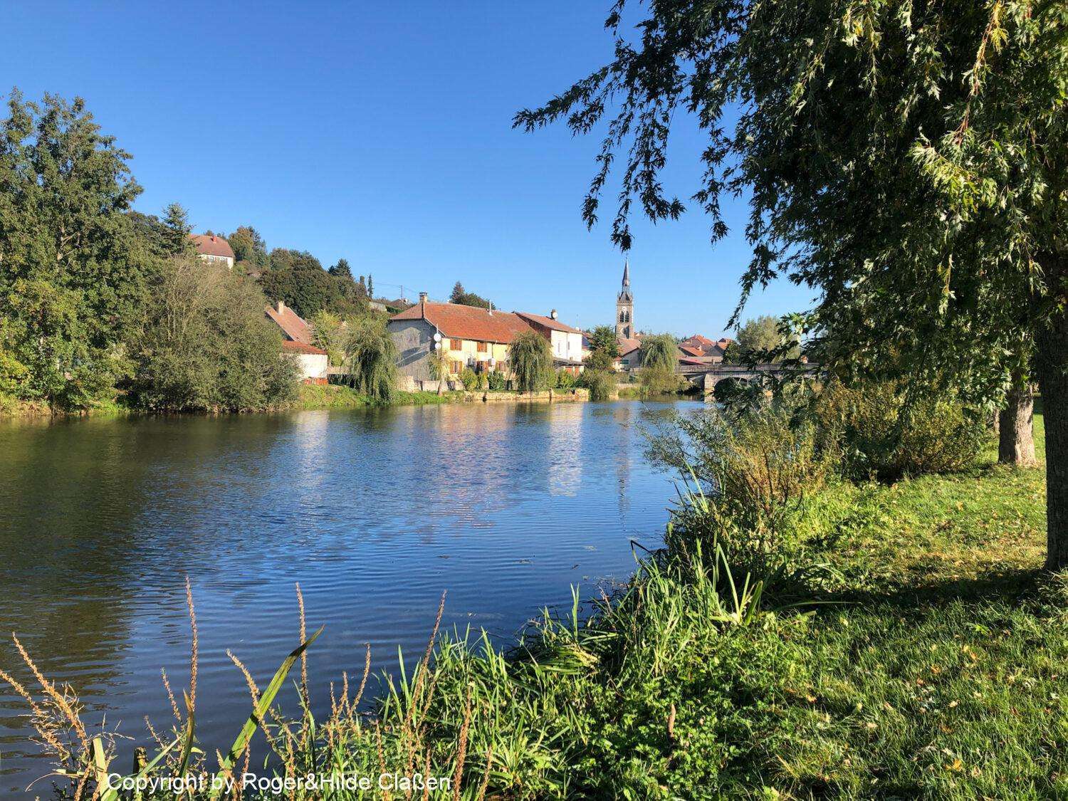 Buchholz nach Narbonne Plage 6 Die Mosel fließt durch den kleinen französischen Ort Bazoilles-sur-Meuse