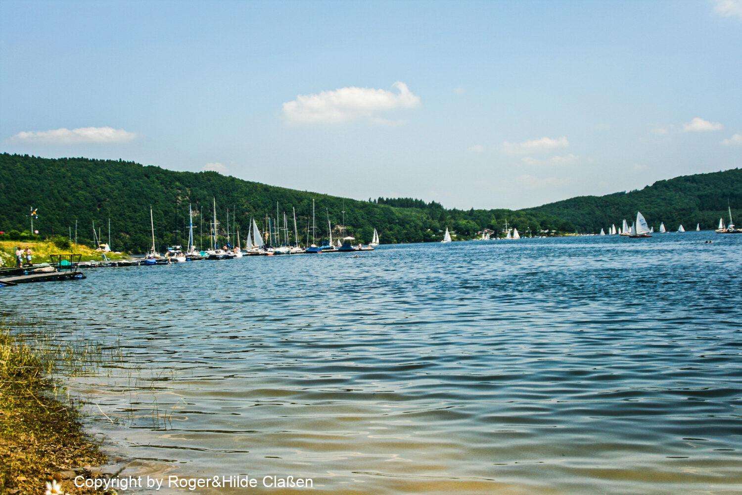 Steckenborn in der Eifel 8 Segelboote auf dem Rursee