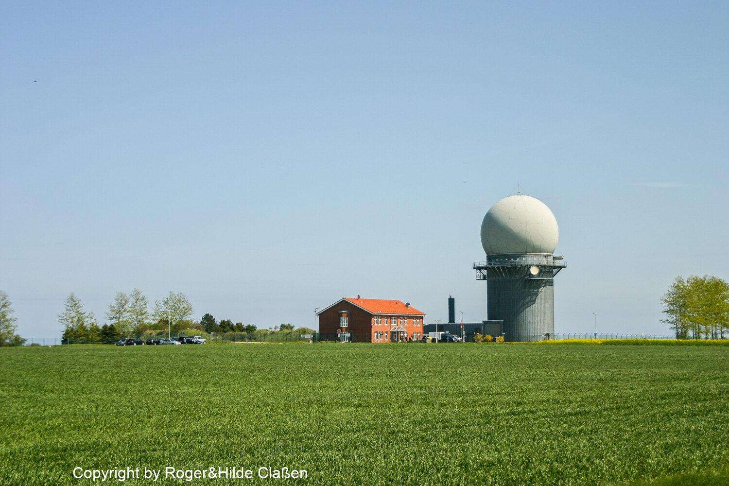 Hochzeitsreise nach Rügen 41 Auf dem Weg nach Putgarten. Radar Station Rügen