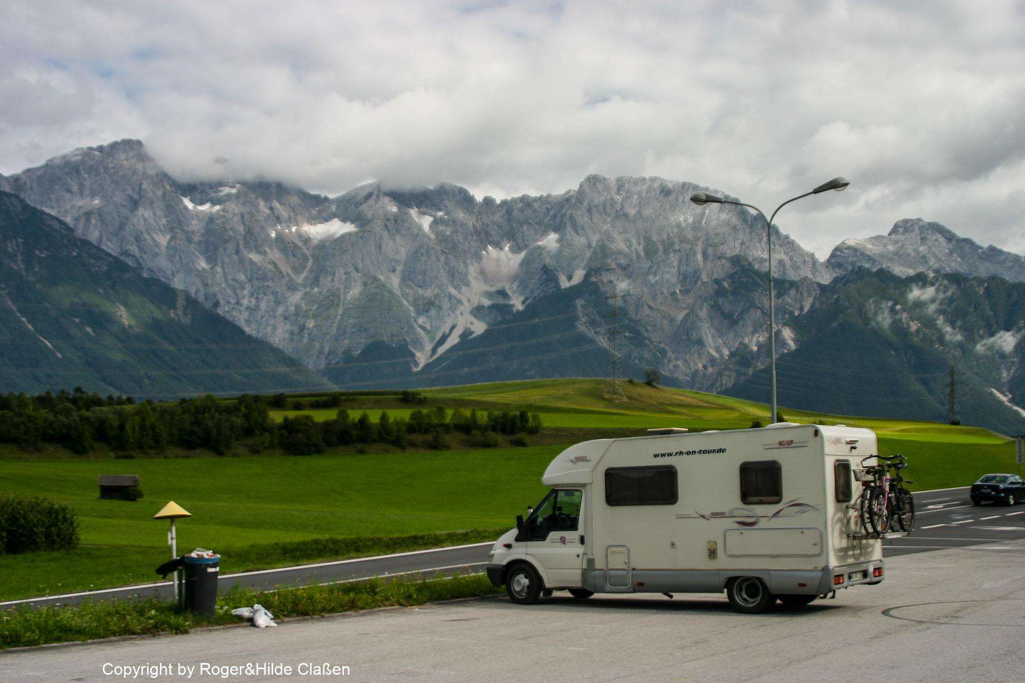 2010. Die Toskana 14 Eine kleine Pause auf dem Weg nach Italien mit Blick auf die Alpen