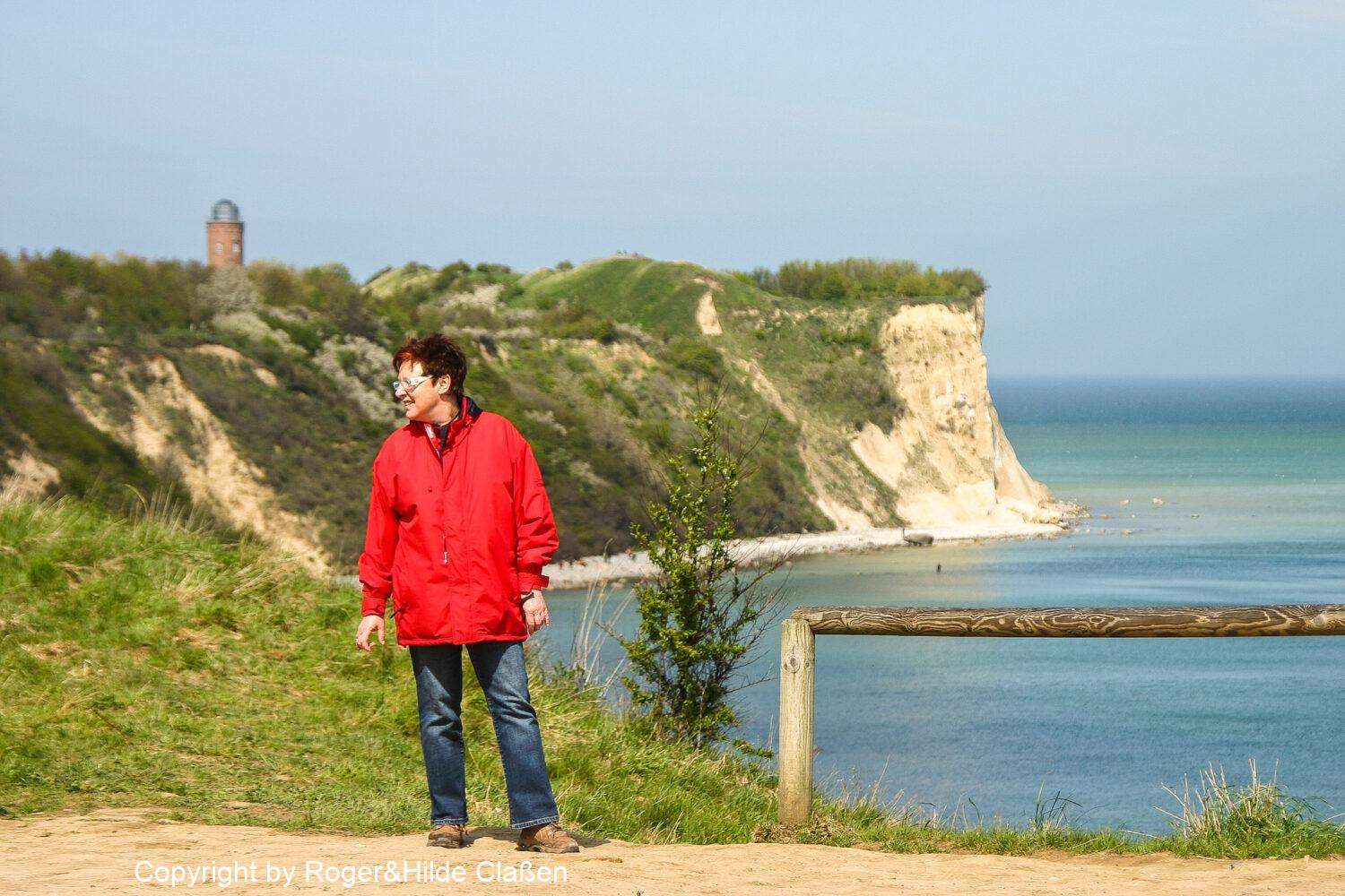 Hochzeitsreise nach Rügen 46 Hilde. Im Hintergrund das Kap Arkona auf der Insel Rügen