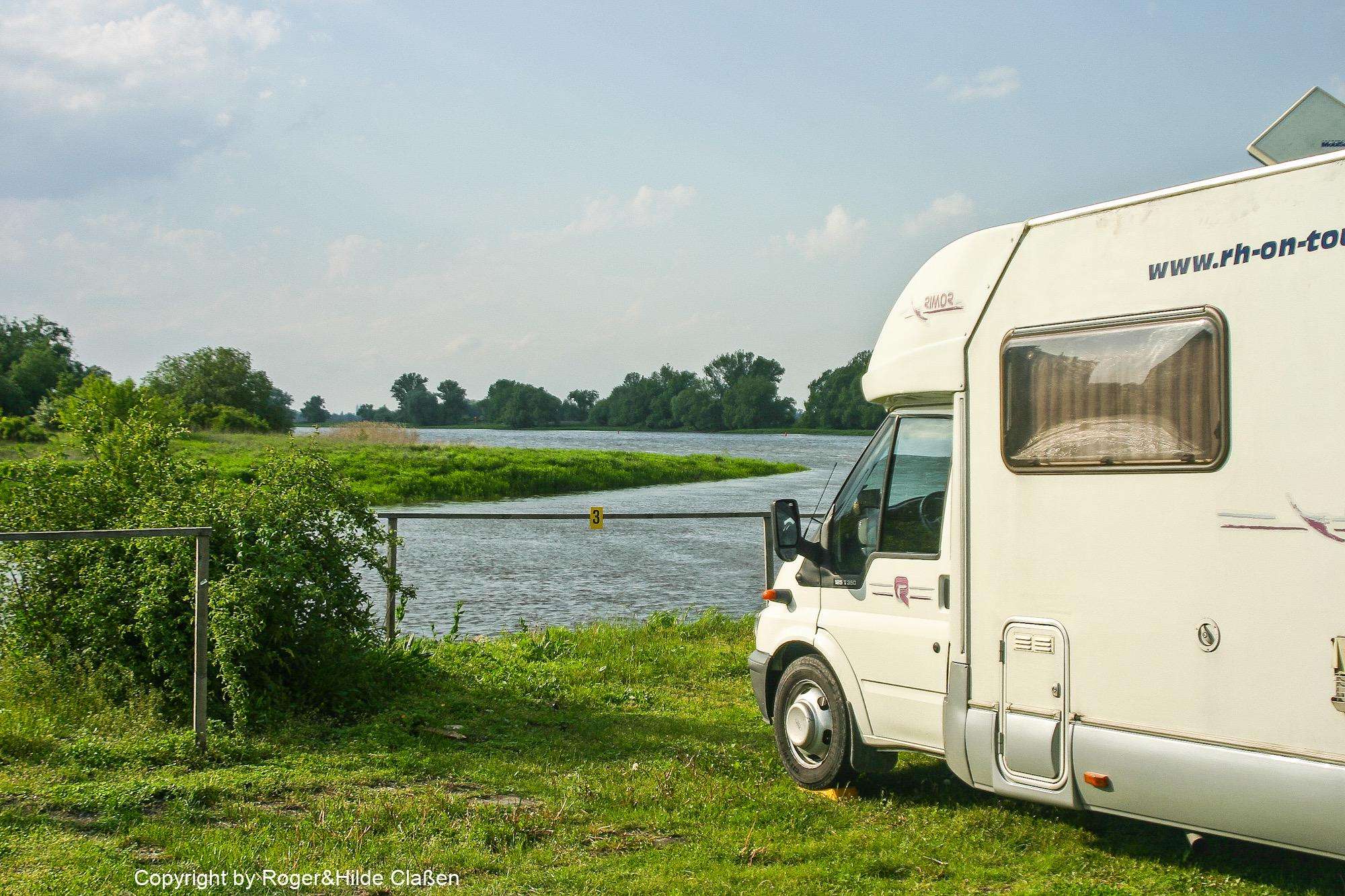 Wohnmobilstellplatz in Magdeburg. Unser Stellplatz direkt an der Elbe