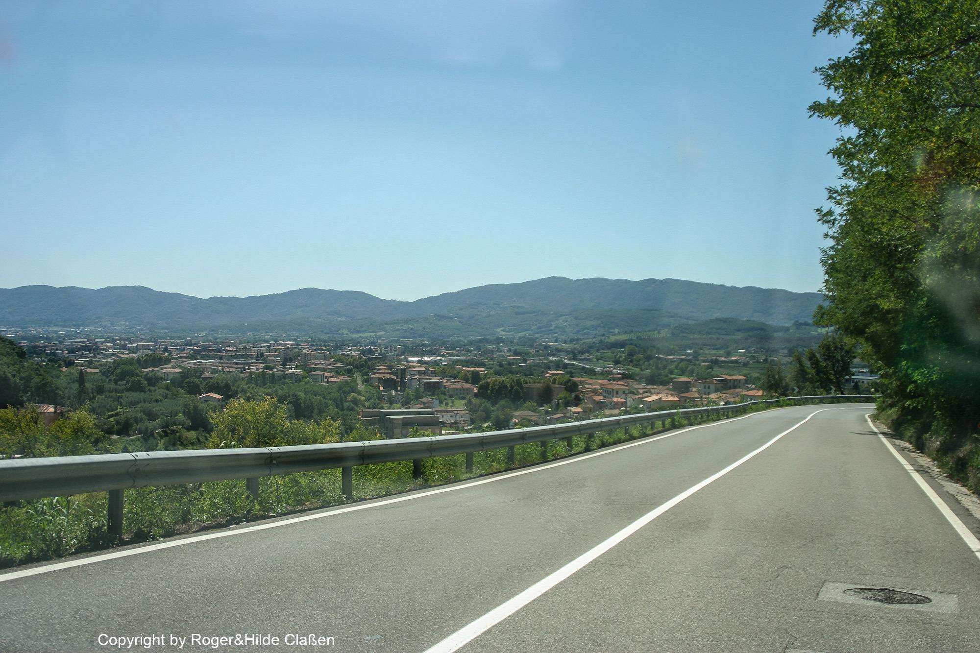 2010. Die Toskana 39 Der Weg nach Florenz führt uns durch das Chianti, einem der größten und hochwertigsten Weinanbaugebiete Italiens.
