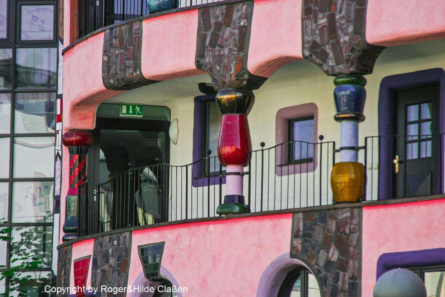 Hochzeitsreise nach Rügen 88 Ein Haus nach dem Entwurf von des österreichischen Malers Hundertwasser