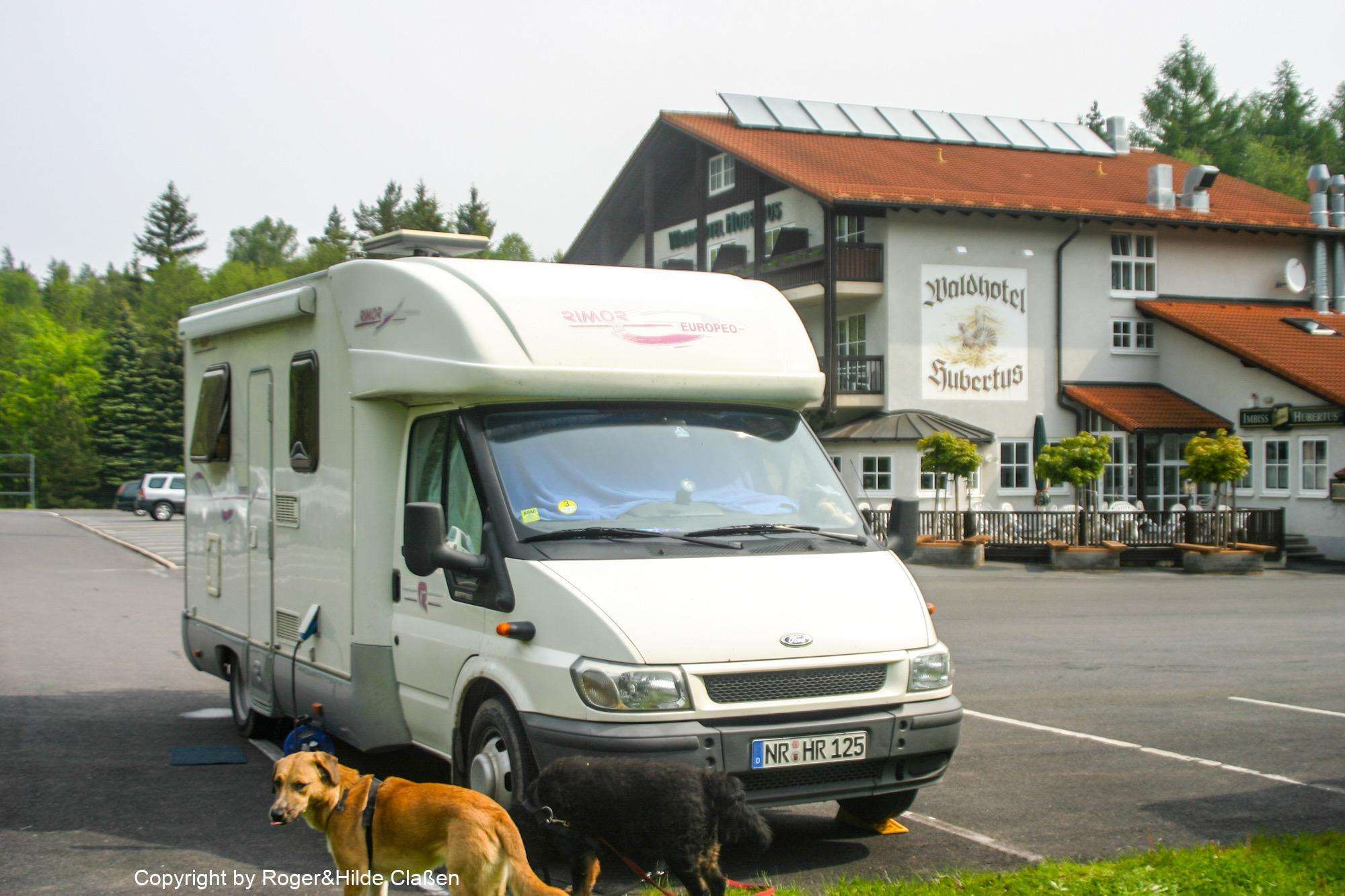 Hochzeitsreise nach Rügen 121 Unser Stellplatz vor dem Waldhotel-Rasthof „Hubertus“ in Eisfeld