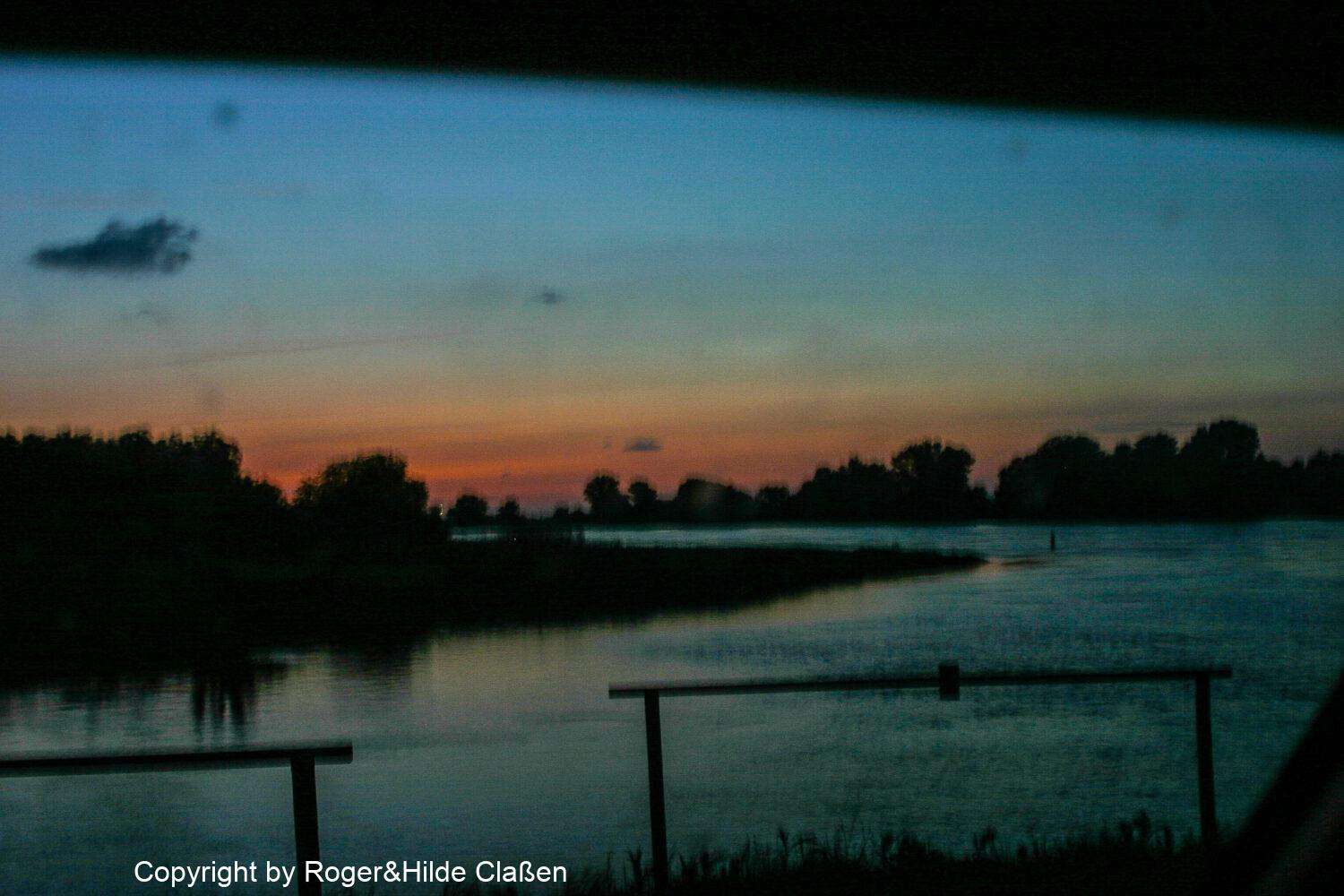 Hochzeitsreise nach Rügen 94 Sonnenuntergang an der Elbe