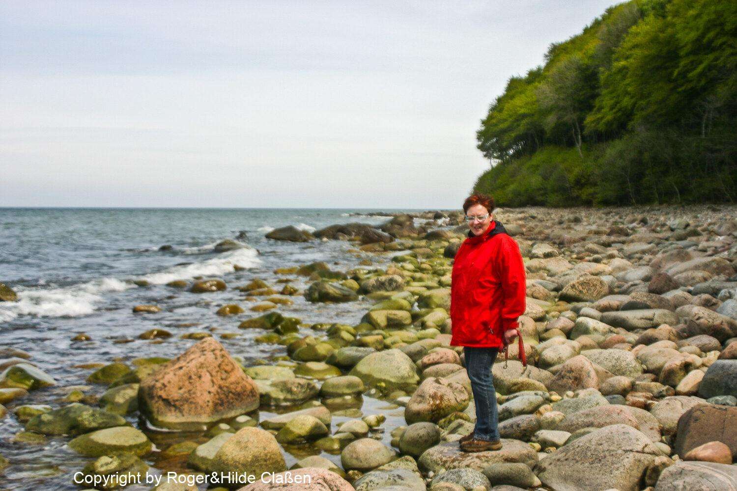 Hochzeitsreise nach Rügen 35 Hilde am Ufer der Ostsee auf der Insel Rügen
