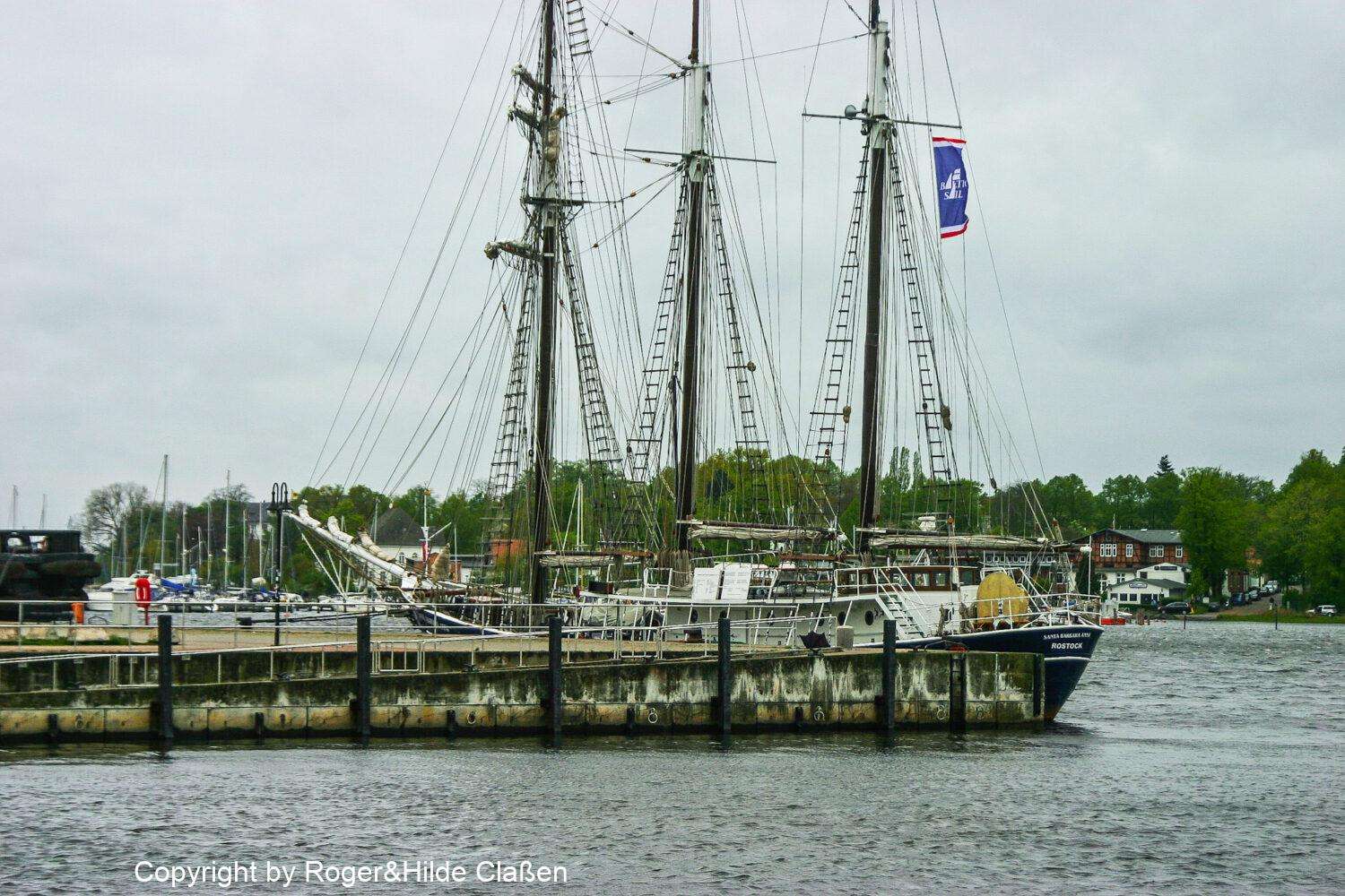 Hochzeitsreise nach Rügen 20 Segelschiff im Hafen von Rostock