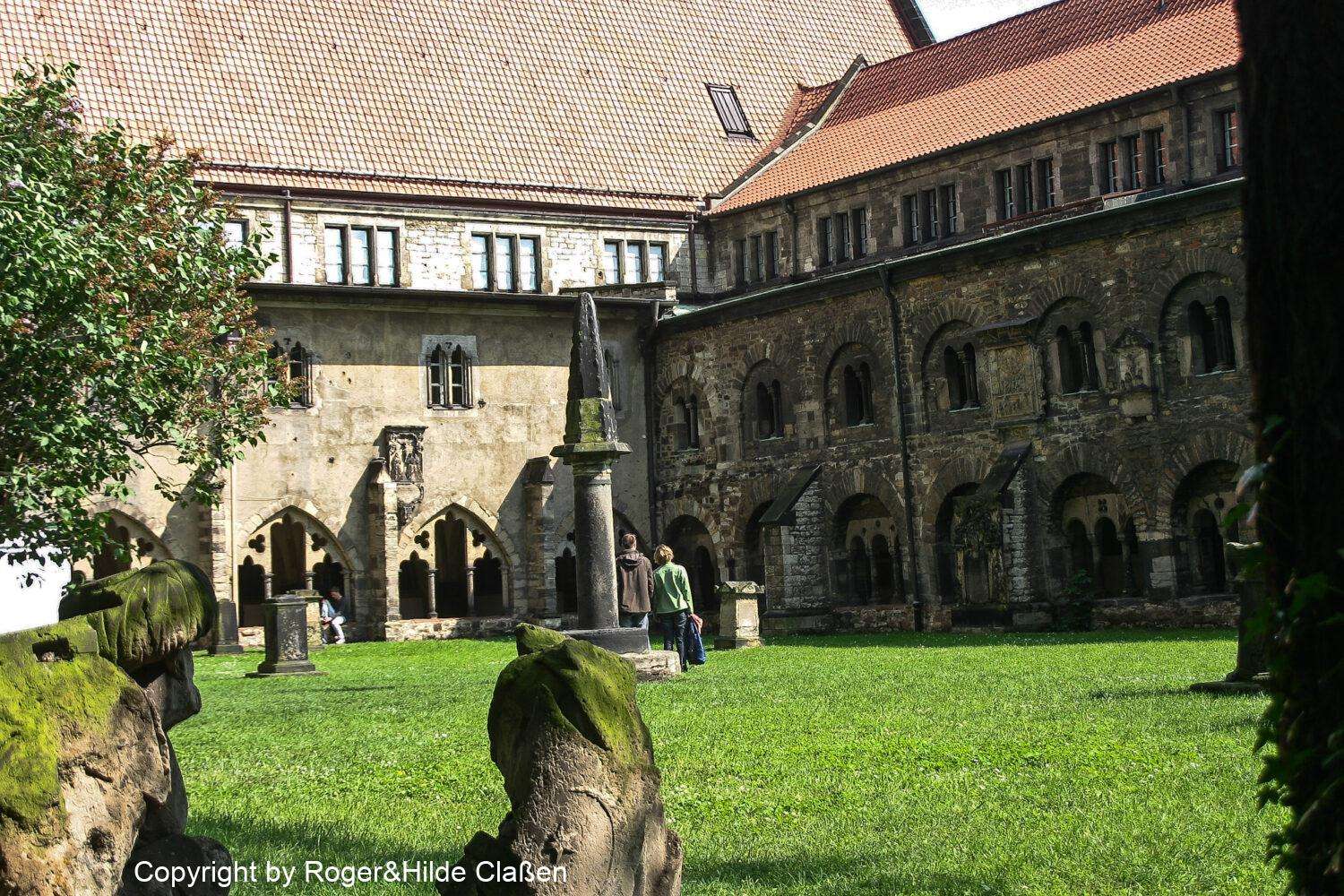 Hochzeitsreise nach Rügen 99 Der Innenhof. Dom von Magdeburg Sankt Mauritius
