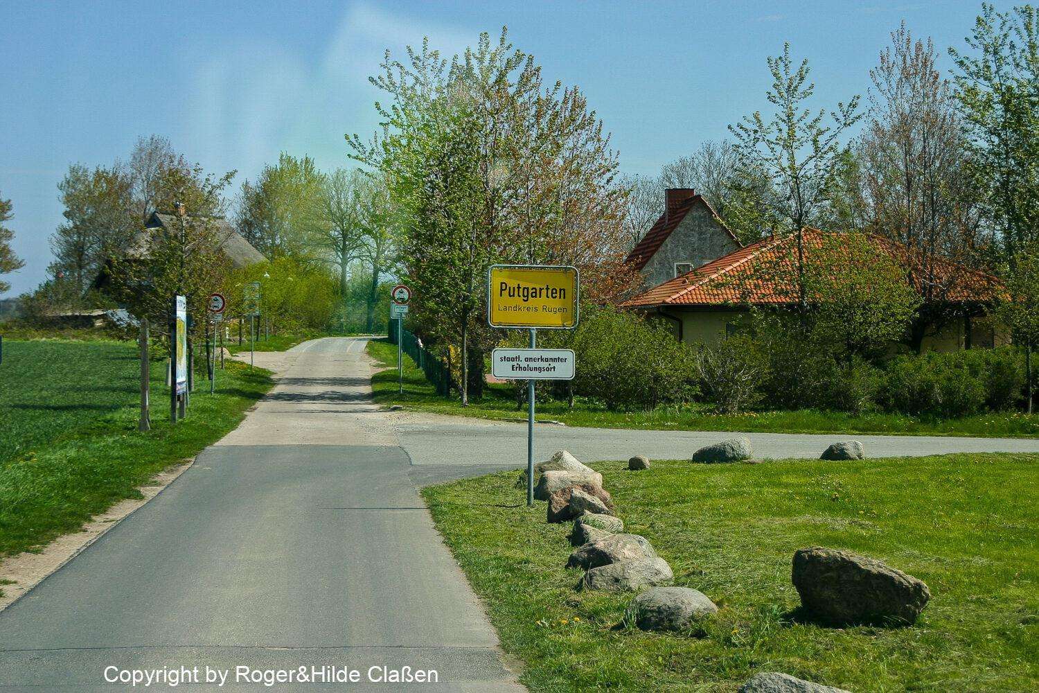 Hochzeitsreise nach Rügen 42 Ortseingang von Putgarten auf der Insel Rügen