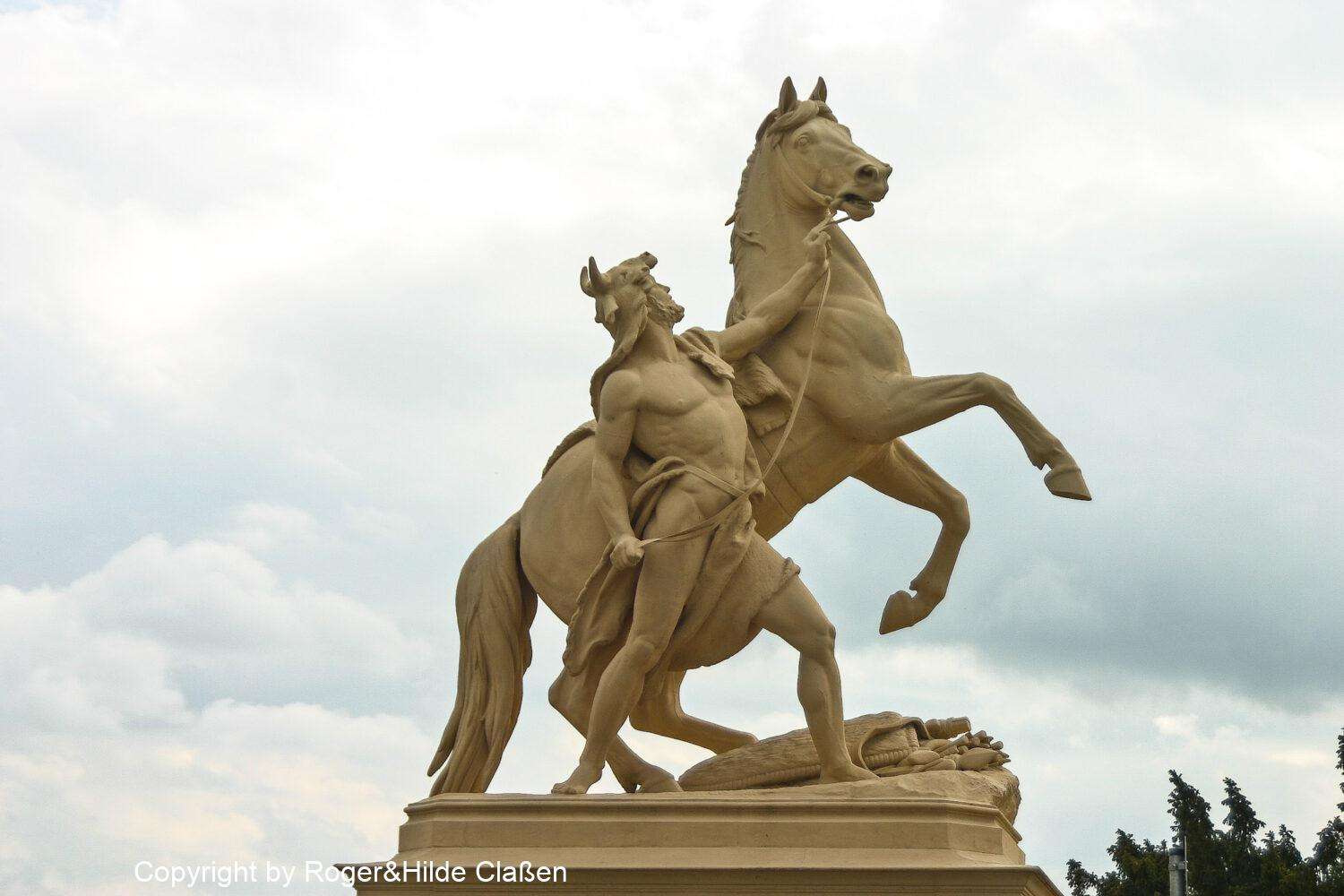 Hochzeitsreise nach Rügen 81 Obotrit mit Pferd. Die Obotriten war ein elbslawischer Stammesverband der die Gegend des heutigen Mecklenburg Vorpommern vom 8. bis 12. Jahrhundert bewohnte.