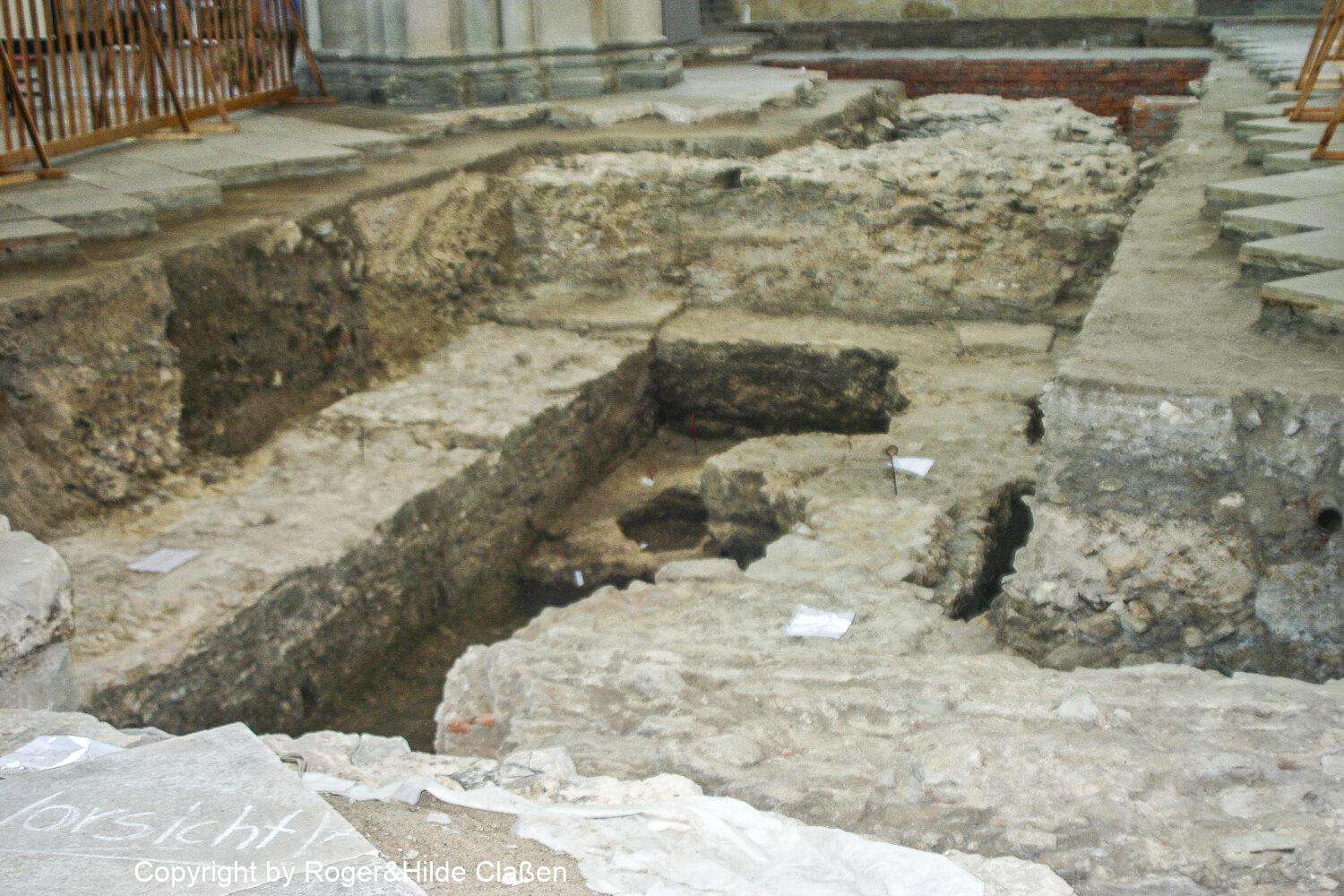Hochzeitsreise nach Rügen 98 Ausgrabungen im Dom von Magdeburg