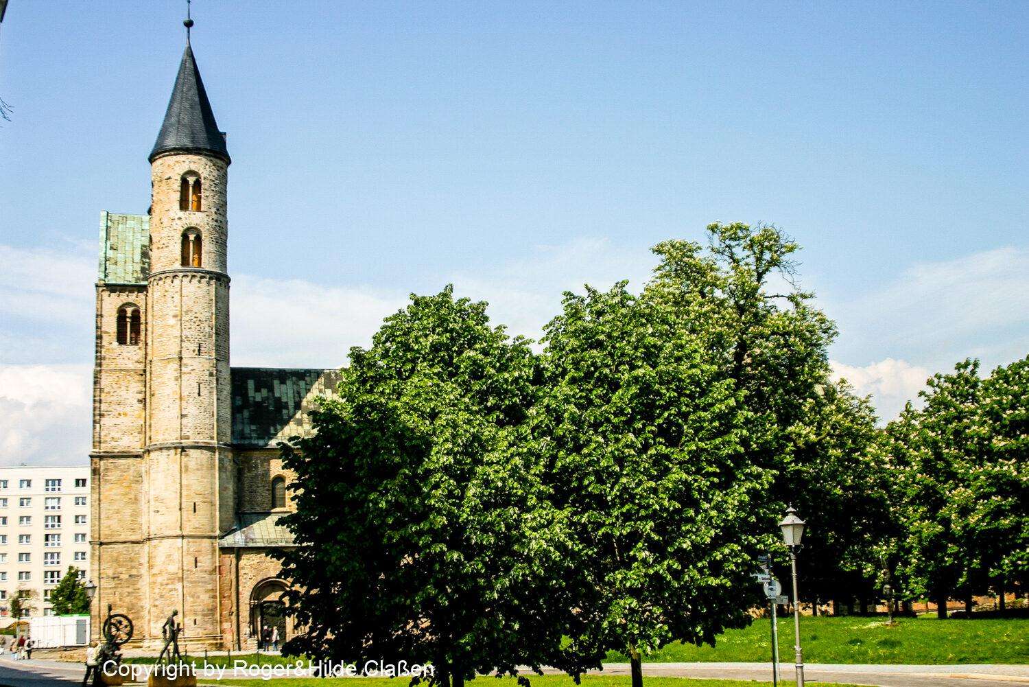 Das Kloster „Unser Lieben Frauen“ in Magdeburg. Es wurde 11. Jahrhundert als Kollegiatstift gegründet. Dieses Gebäude gehört heute zu den bedeutendsten romanischen Bauwerken in Deutschland.