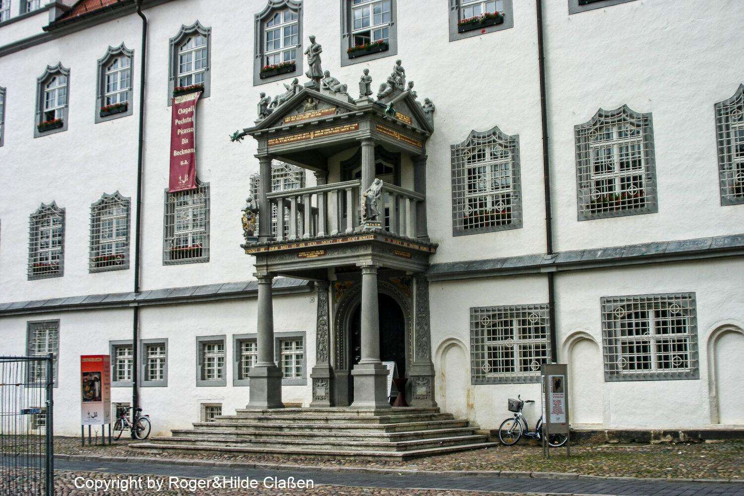Das kunstvolle Portal zum Rathaus von Wittenberg