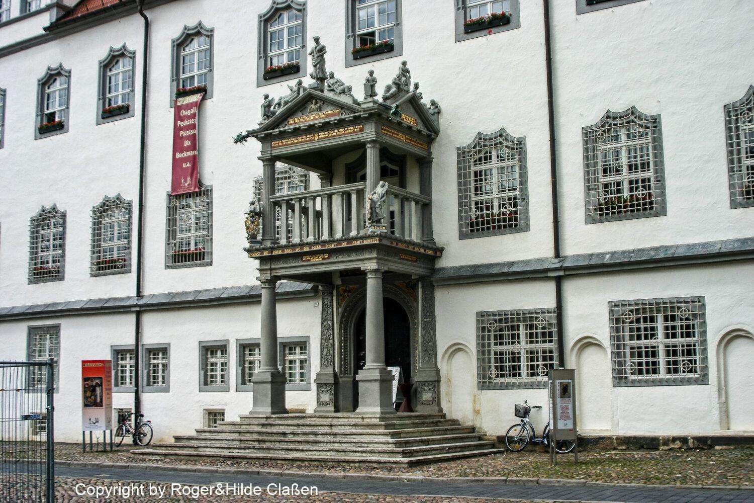 Hochzeitsreise nach Rügen 104 Das kunstvolle Portal zum Rathaus von Wittenberg