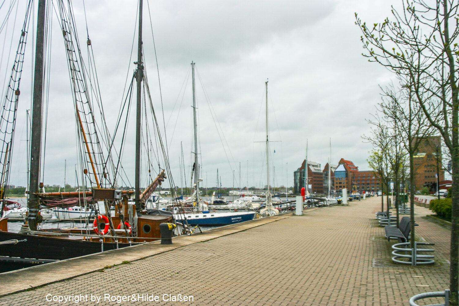 Hochzeitsreise nach Rügen 21 Der Hafen von Rostock