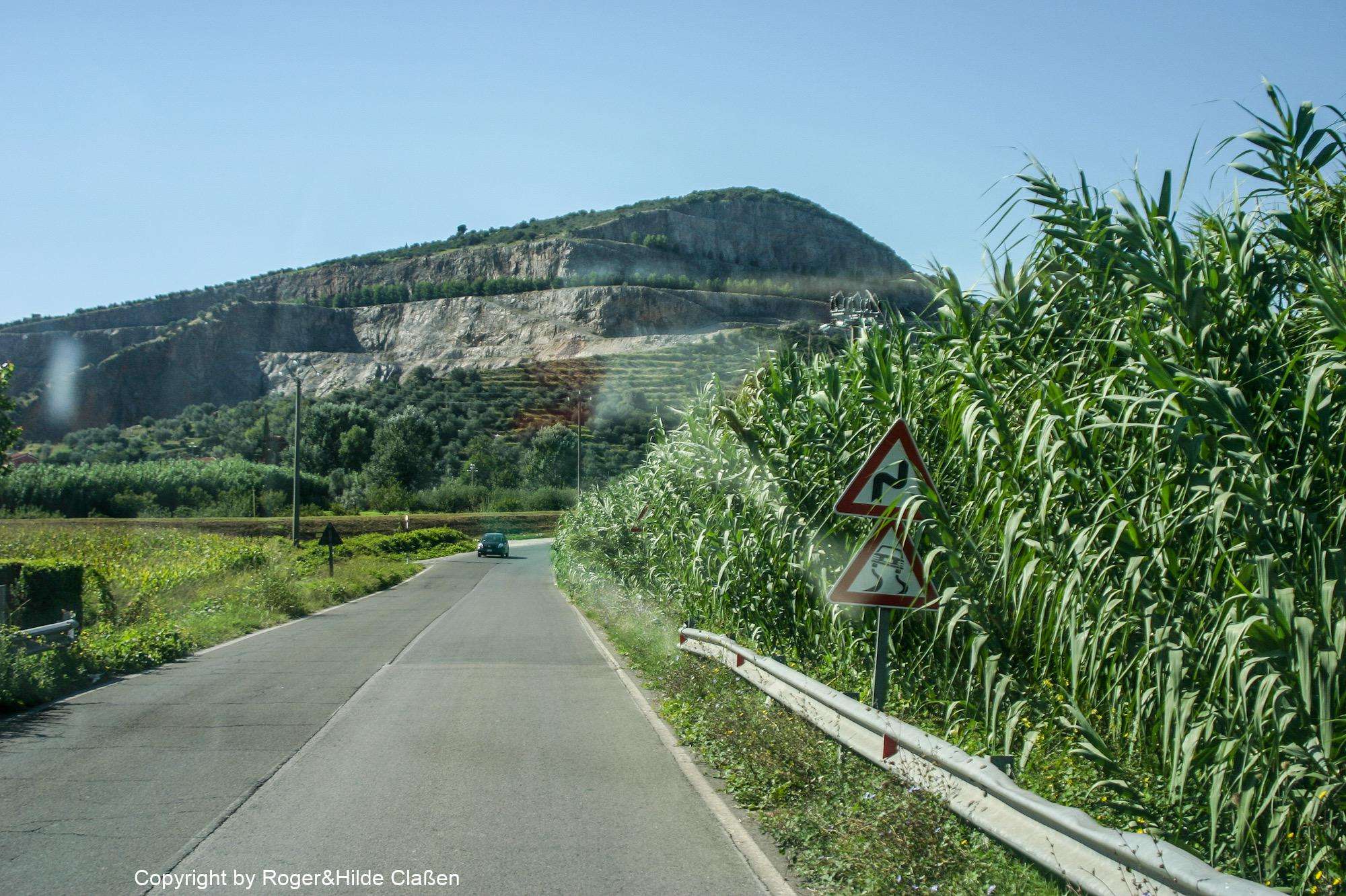 2010. Die Toskana 65 Eine Straße in der Toskana