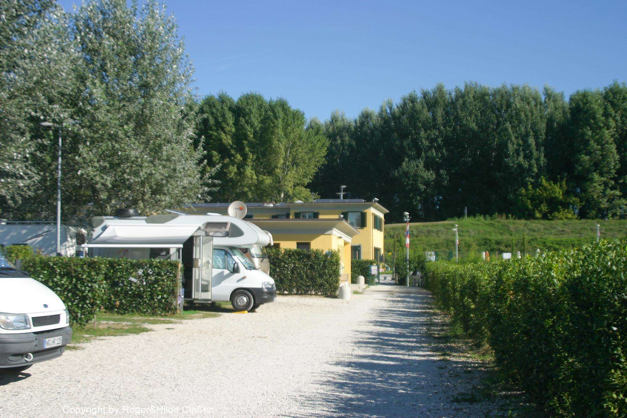 2010. Die Toskana 47 Wohnmobilstellplatz in Lucca