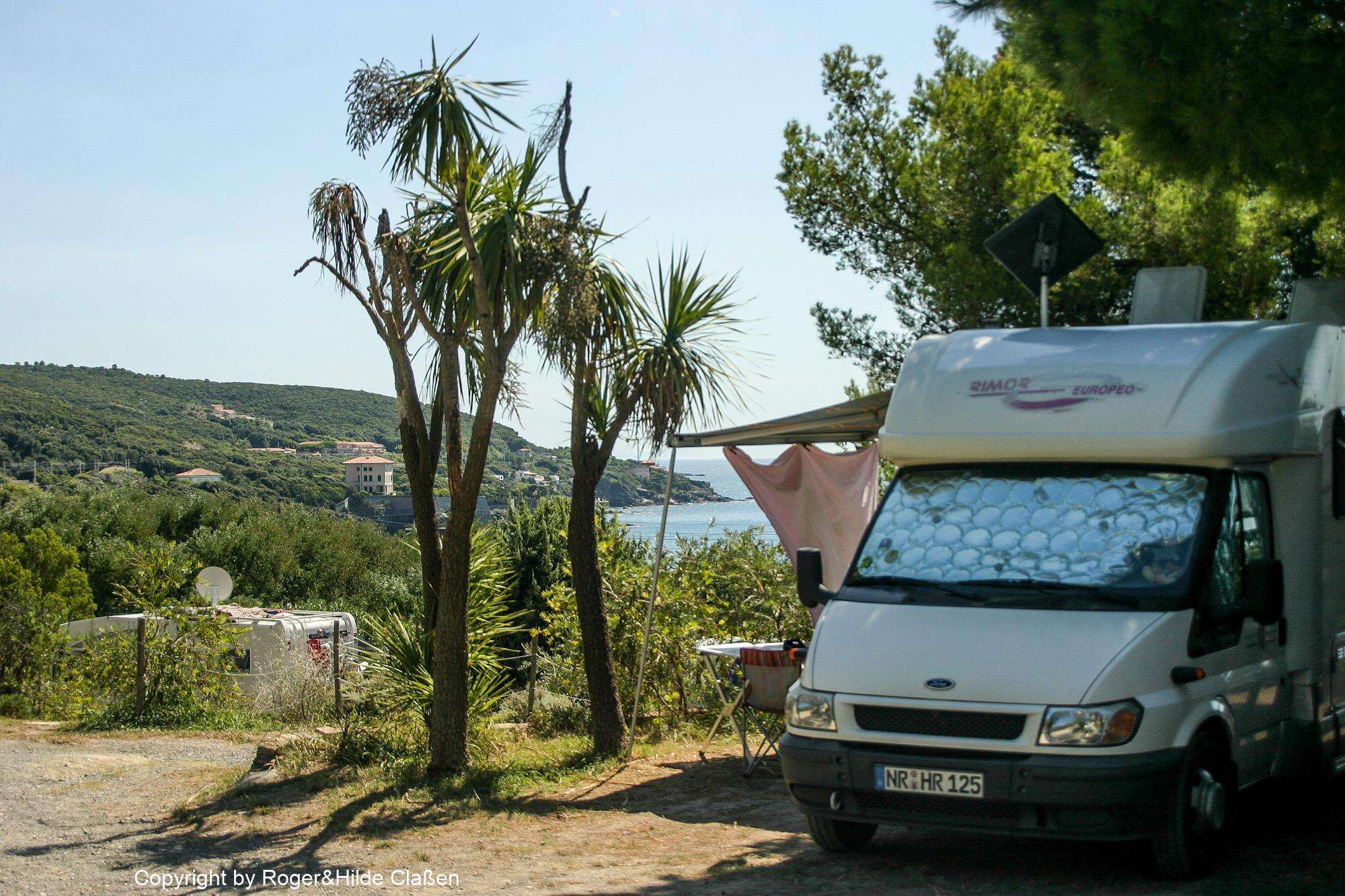 2010. Die Toskana 66 Castiglioncello-Fortullino. Ein Wohnmobilstellplatz mit einem wunderbaren Ausblick auf das Ligurische Meer