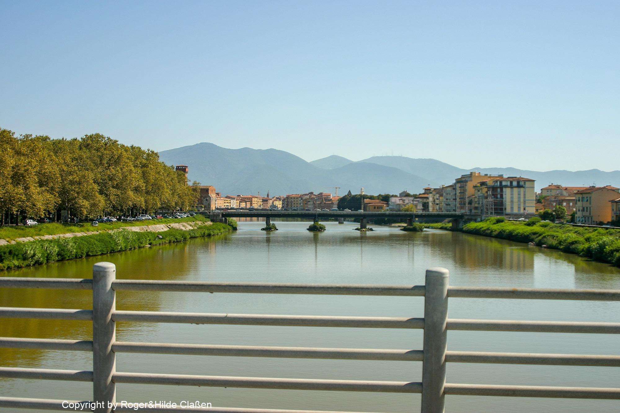 2010. Die Toskana 73 In Pisa überquerten wir den Fluss Arno