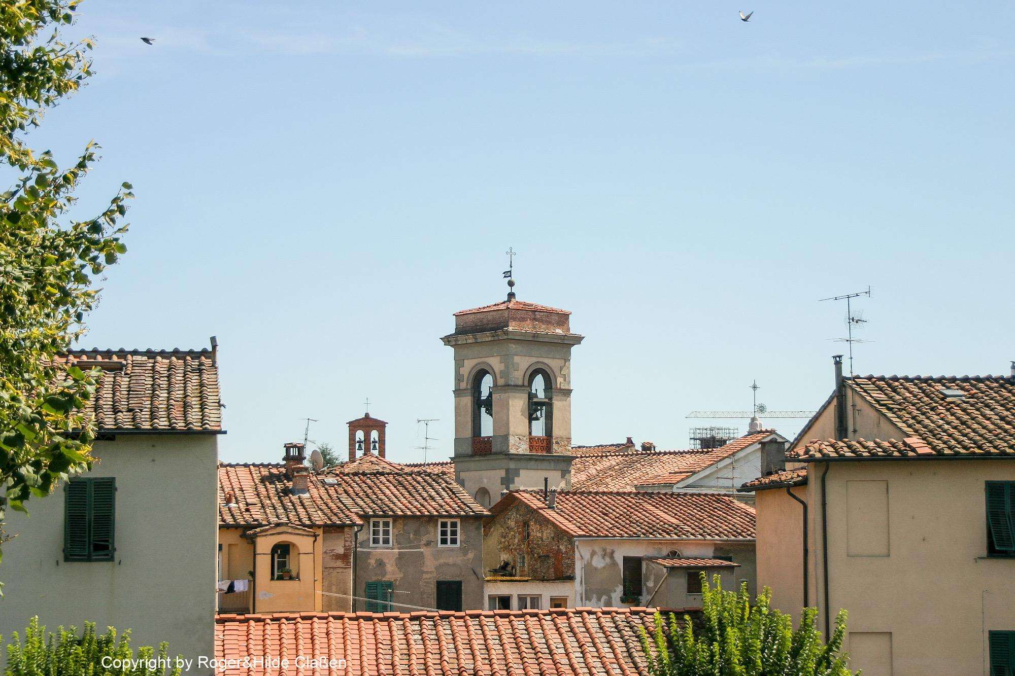 Über die Dächer von Lucca in der Toskana