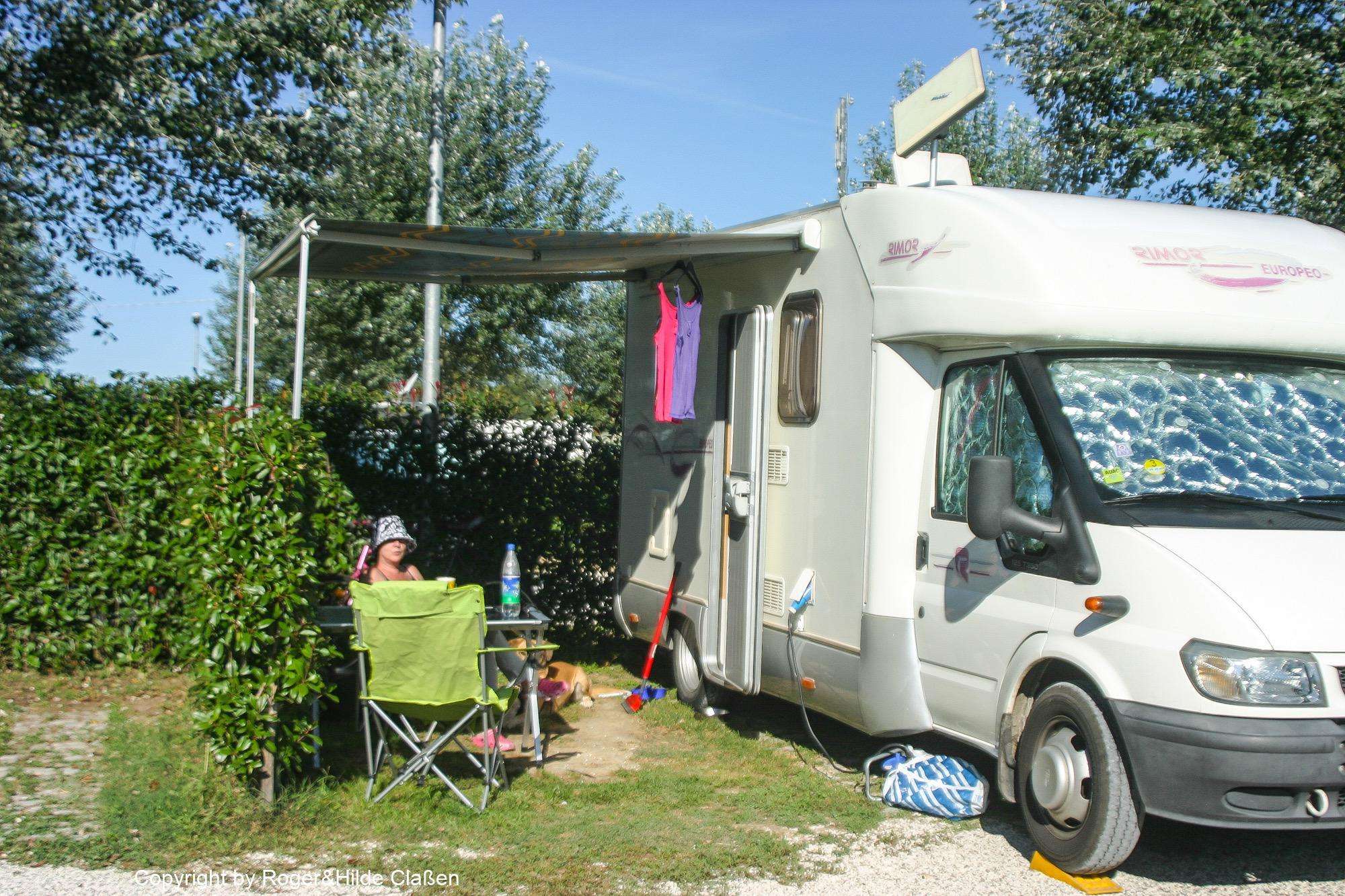 2010. Die Toskana 49 Unser Stellplatz auf dem Wohnmobilstellplatz in Lucca