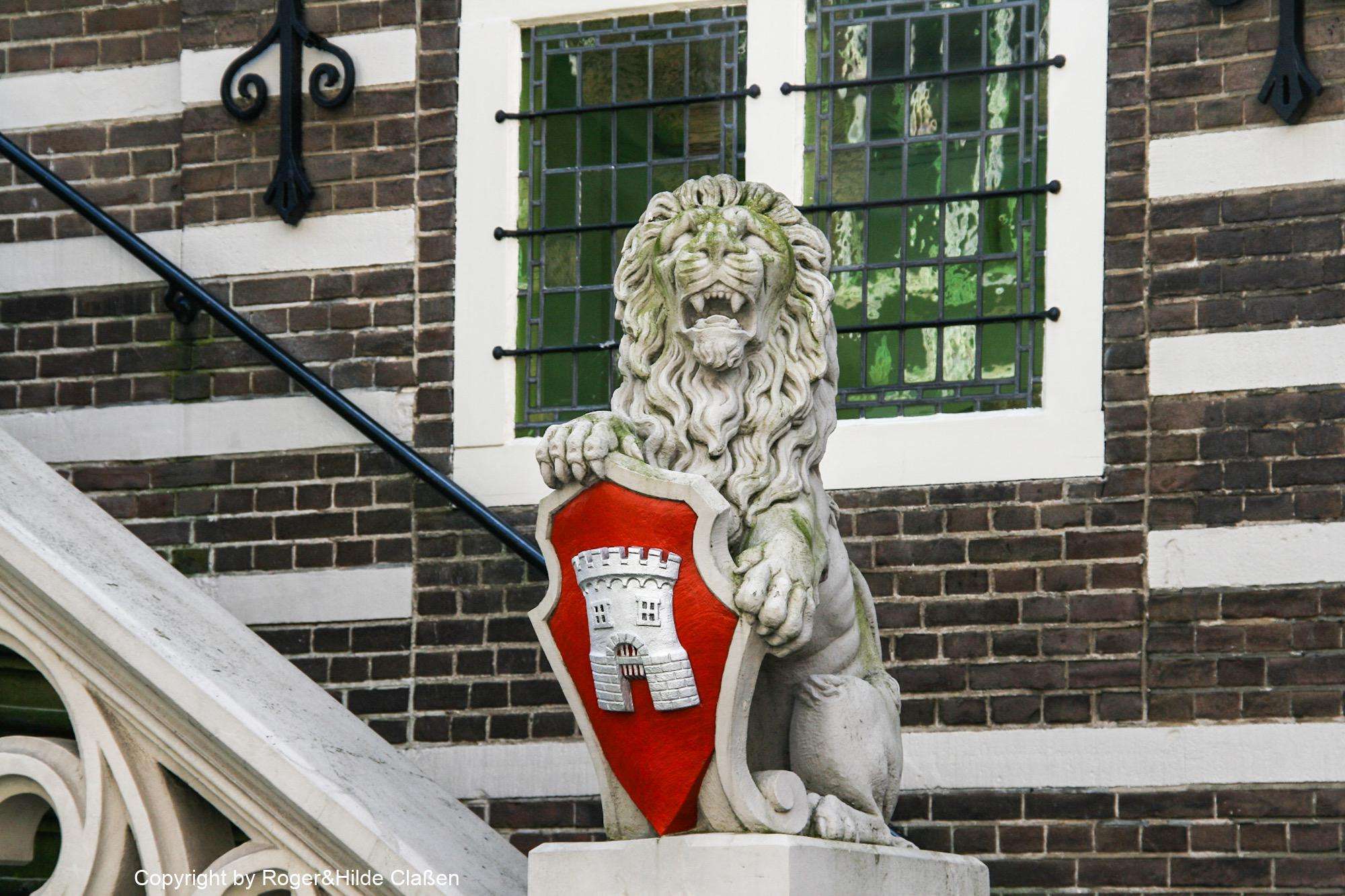 Ostern in Tuitjenhorn/Alkmaar 17 Das Wapentier vor dem Rathaus von Alkmaar