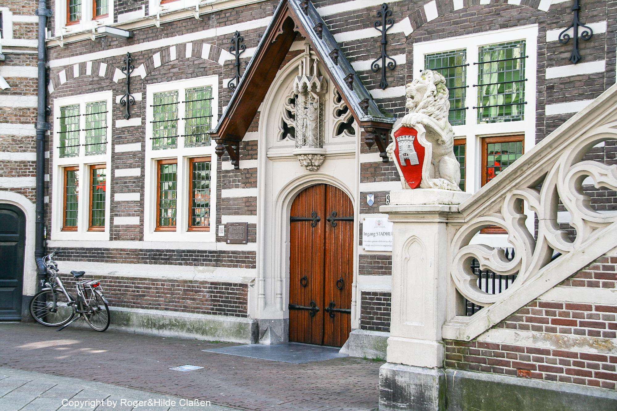 Die Eingangstür zu Rathaus von Alkmaar